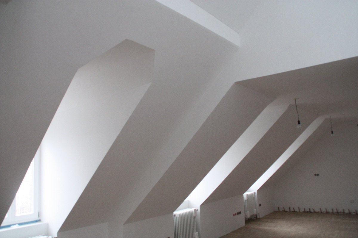 Dachgeschossausbau in Weiß