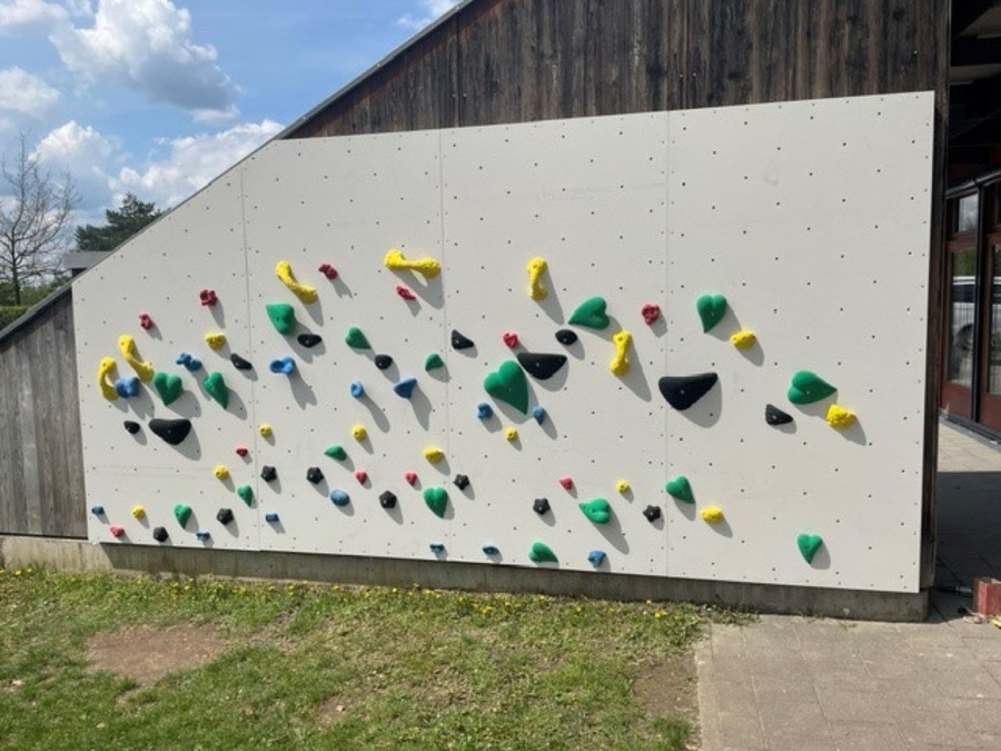 Kletter- und Boulderwände für eine Schule – Bild 4